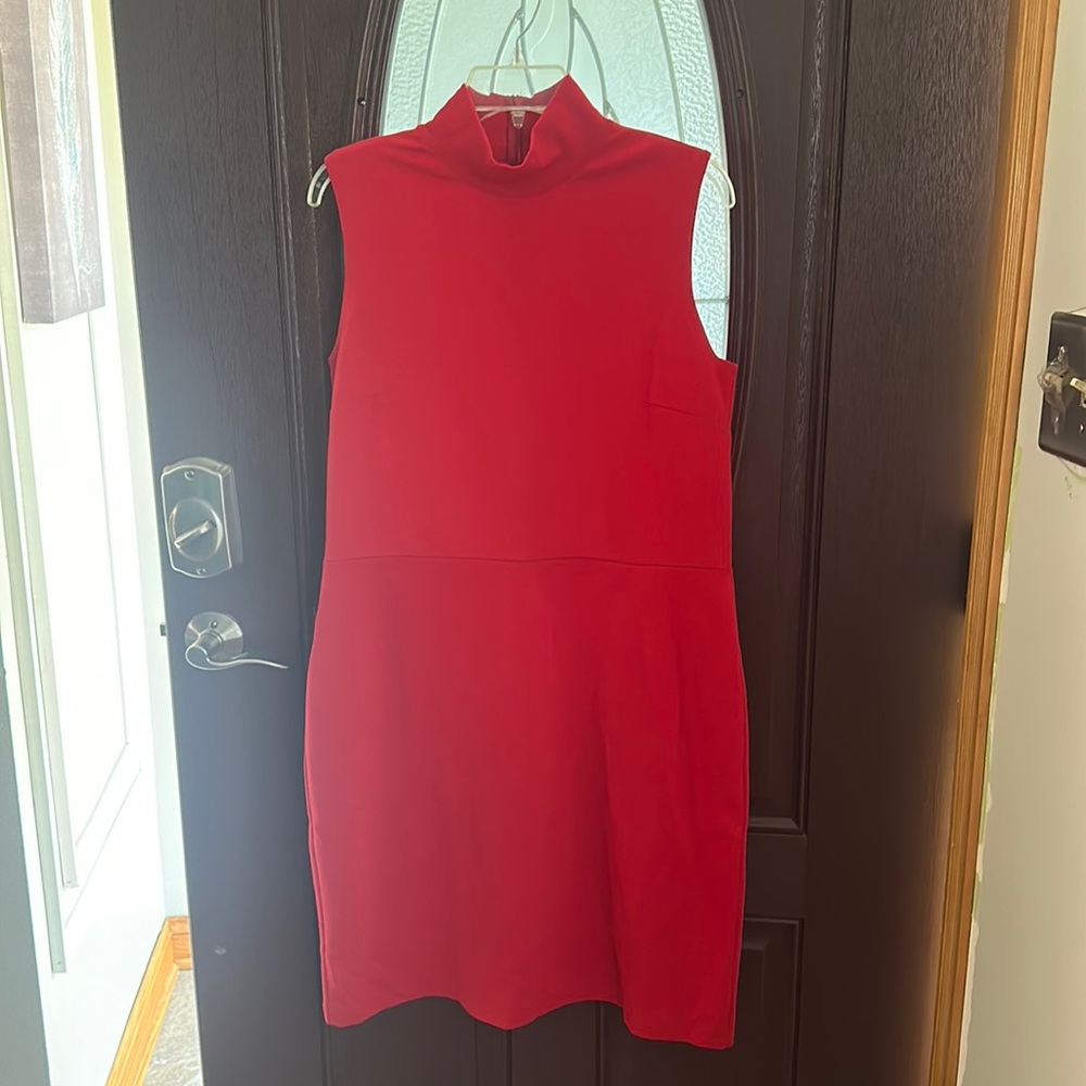 Red sleeveless retro dress